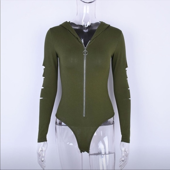 V-neck bodysuit w:/ zipper & hood bodysuit.NWOT - Picture 4 of 7